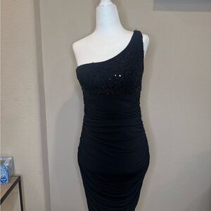 Elegant Black Sequined One-Shoulder Dress